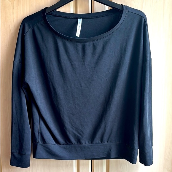 Fabletics EUC XS OVERSIZED Top - Picture 3 of 11